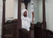 Hujjah Aswaja Khatib Pegang Tongkat