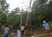 PEMASANGAN LAMPU PENERANG JALAN OLEH KADER ANSOR PAOPALE LAOK