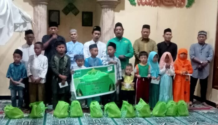 Malam Asuro Ranting Lazisnu Canggu santuni yatim piatu dhuafa