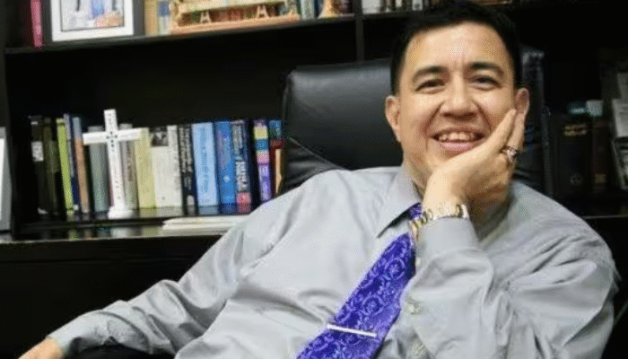 Pendeta tenar, Gilbert Lumoindong, bikin gaduh saat libur lebaran ini.